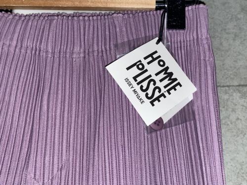 オムプリッセイッセイミヤケのカラープリーツパンツ