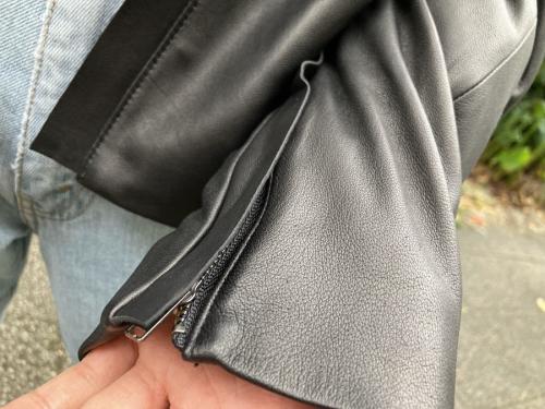 ヨーガンレールのベジタブルシープレザーノーカラージャケット