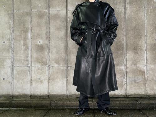 ケイスケヨシダのレザーナイトトレンチコート