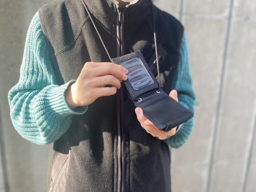 カードネックポーチのウォレットホルダー