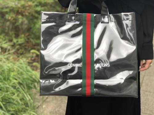 GUCCIシェリーラインPVCトートバッグのレイヤードケープ