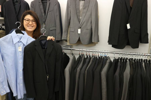 スーツの春日部