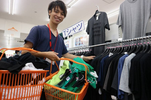 安い　古着屋の半額デー