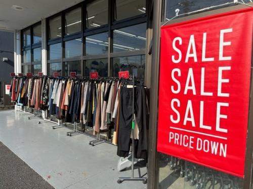 セールのリサイクルショップ