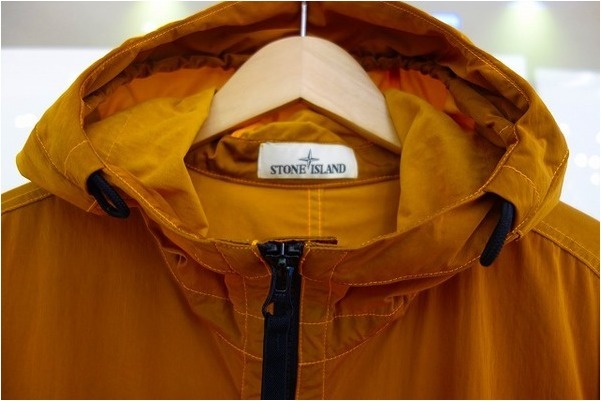 星空　STONE  オレンジナイロンメタルジャケット STONE ISLAND/ストーンアイランド】NYLON METAL FLOCKが入荷しました