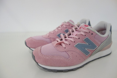 「スニーカーのNEW BALANCE 」