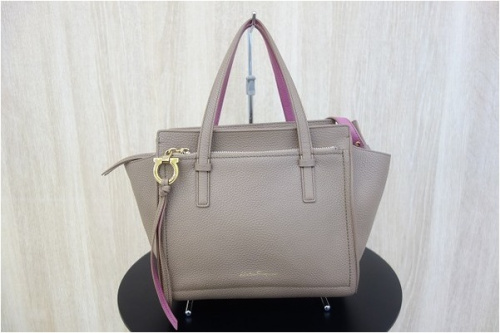 Salvatore FerragamoのGIVENCHY