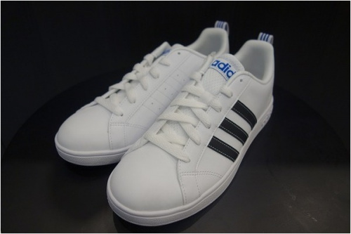 adidasのアディダス