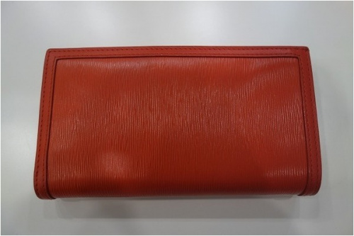 プラダの長財布