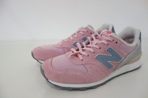 スニーカーのNEW BALANCE