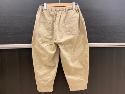 オローネのバルーンパンツ