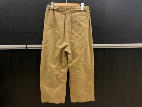 オローネのタックワイドパンツ