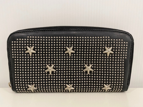 ジミーチュウのスタッズレザーウォレット