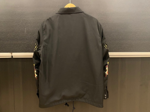 ジャケットのアーム刺繍コーチジャケット