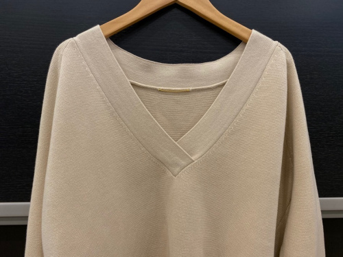 ミドルゲージVネックニットのレディース