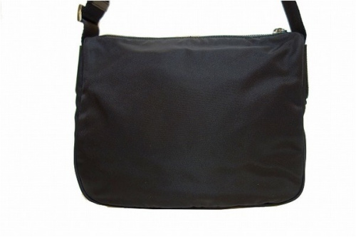 プラダのナイロンショルダーバッグ