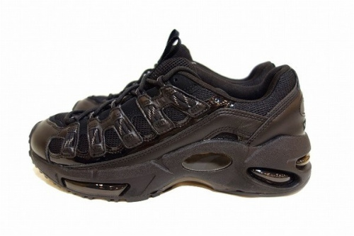 プーマのリフレクティブローカットスニーカー