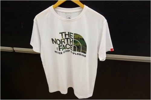 カモフラロゴTシャツのメンズ