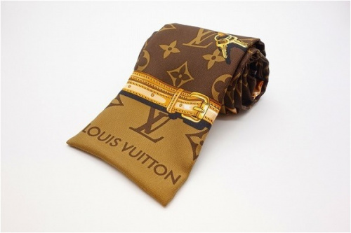 LOUIS VUITTON のルイ ヴィトン
