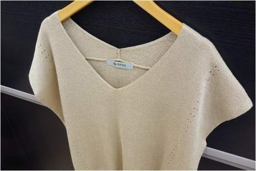 ナノユニバースのノースリーブラメニット