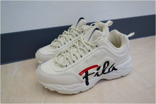 スニーカーのFILA