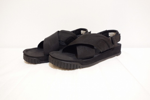 スニーカーのSHAKA