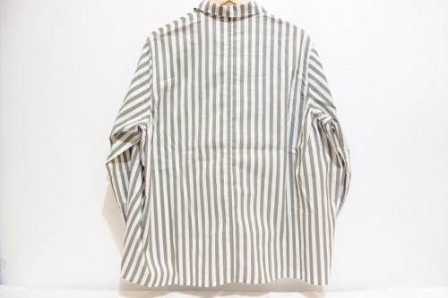 オローネのストライプシャツ