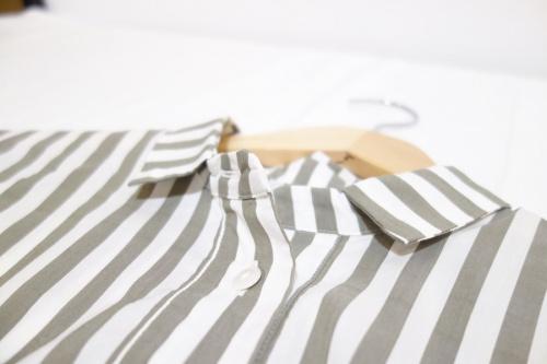 ストライプシャツのワイドパンツ