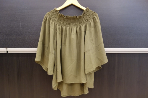 半袖ブラウスのレディース