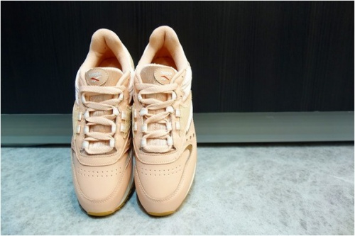 スニーカーのReebok