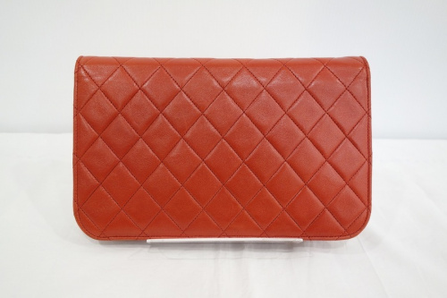 シャネルのチェーンショルダーバッグ