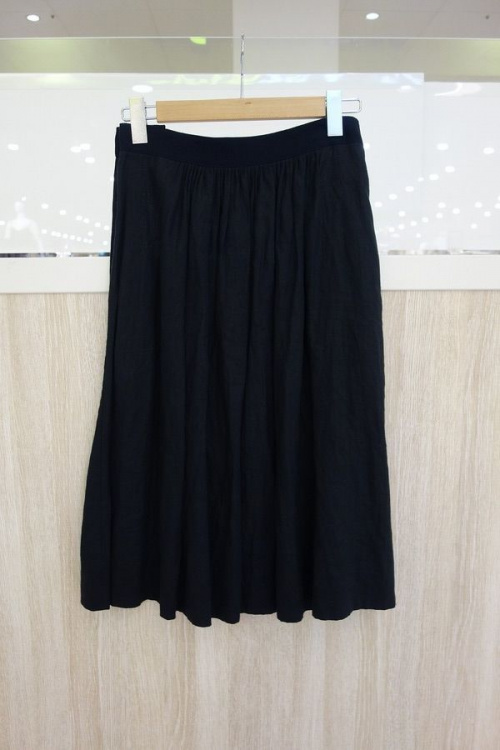 マーガレットハウエルのサイドボタンリネンスカート