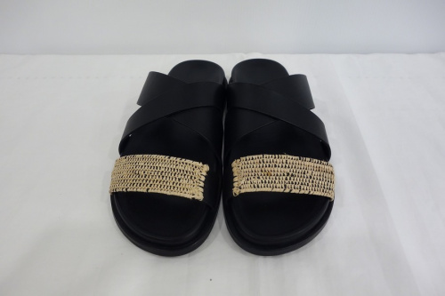 カサブランカのレザーサンダル