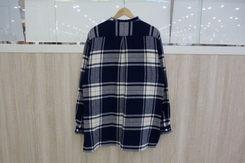 ネームのノーカラーシャツ