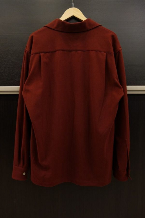 ユナイテッドトーキョーのオープンカラーシャツ