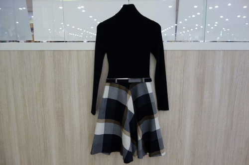 ブルーレーベル・クレストブリッジのドッキングタートルネックワンピース