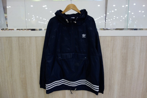 adidasのアディダス