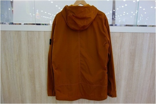 ストーンアイランドのマウンテンパーカー