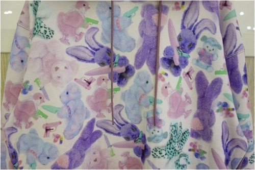 ミルクボーイのプルオーバーパーカー