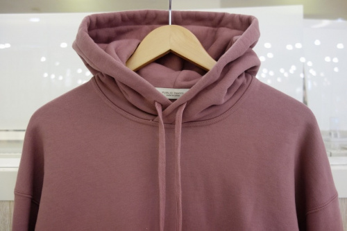 パブリックトウキョウのプルオーバー