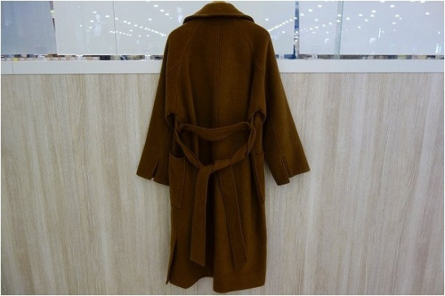 ケービーエフのBIGカラートレンチコート