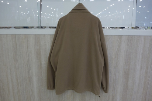 アストラットのフリースブルゾン