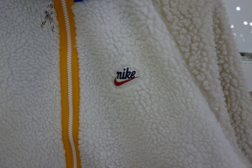 ナイキのボアジャケット