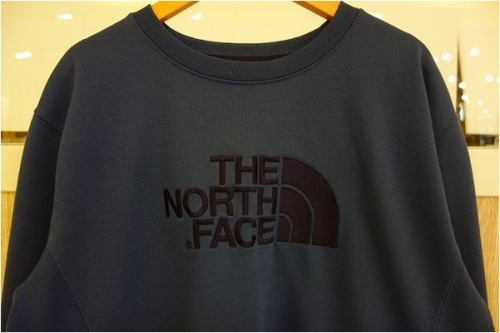 ザノースフェイスのロゴスウェット