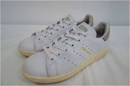 アディダスのスタンスミス