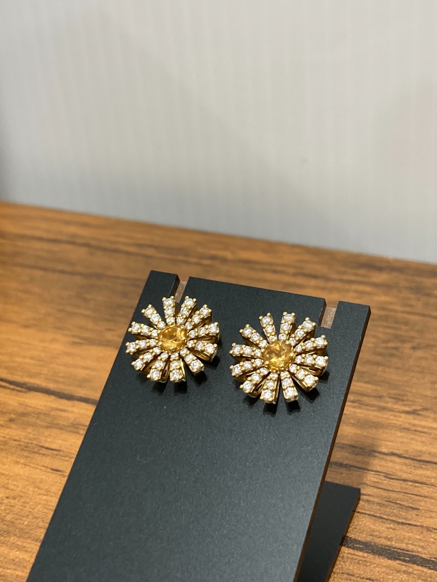 DAMIANI/ダミアーニ】よりシトリン・ダイヤ スタッドピアス