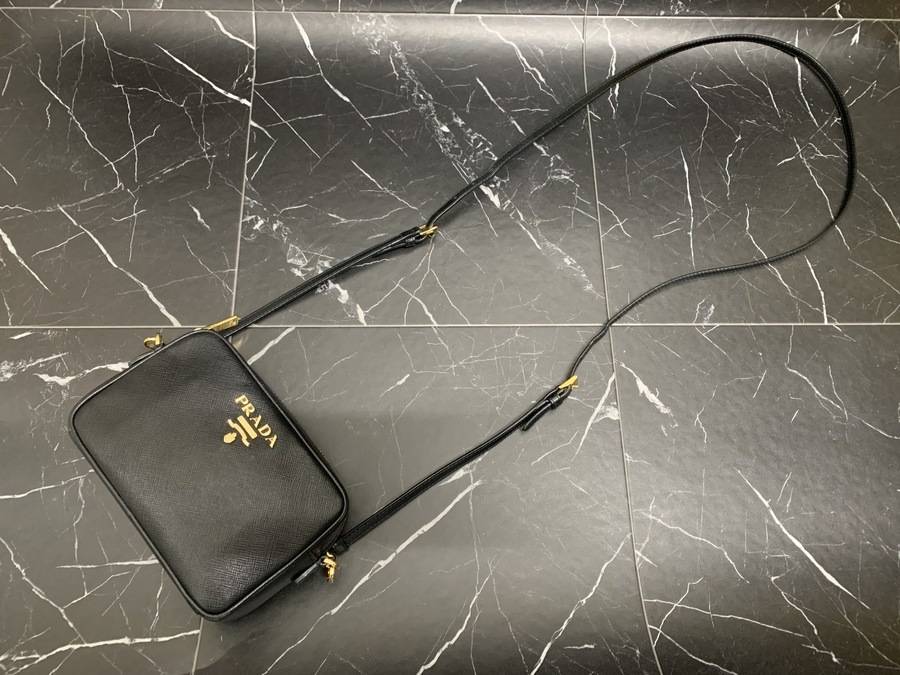 PRADA/プラダ】よりサフィアーノレザーショルダーバッグ（1BH036