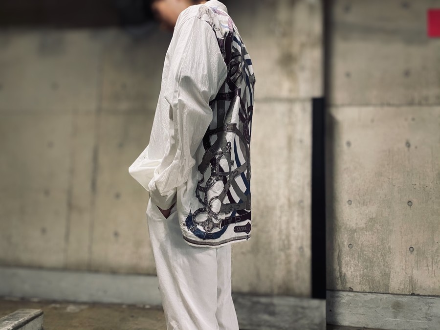 有名ブランド【HERMES/エルメス】より袖セリエ釦バックスカーフ