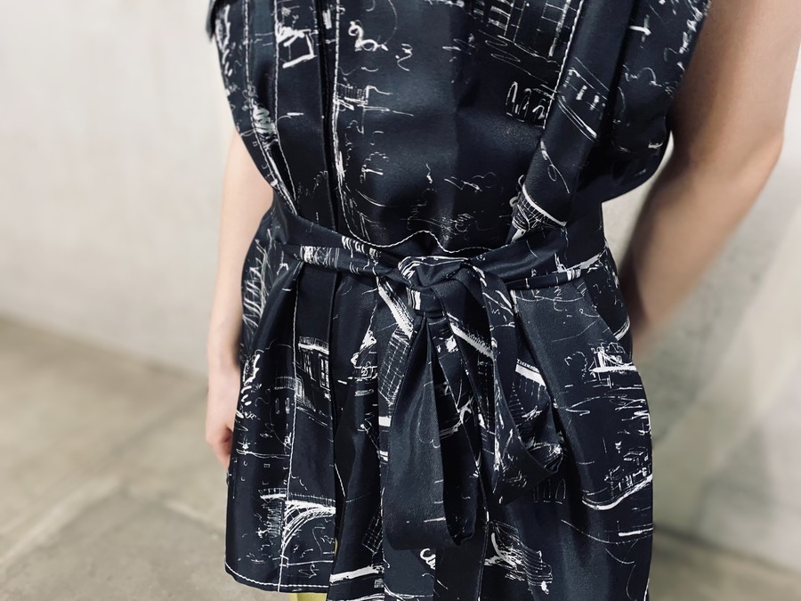 有名ブランド【BURBERRY/バーバリー】よりSilk Printed Rolled Sleeve