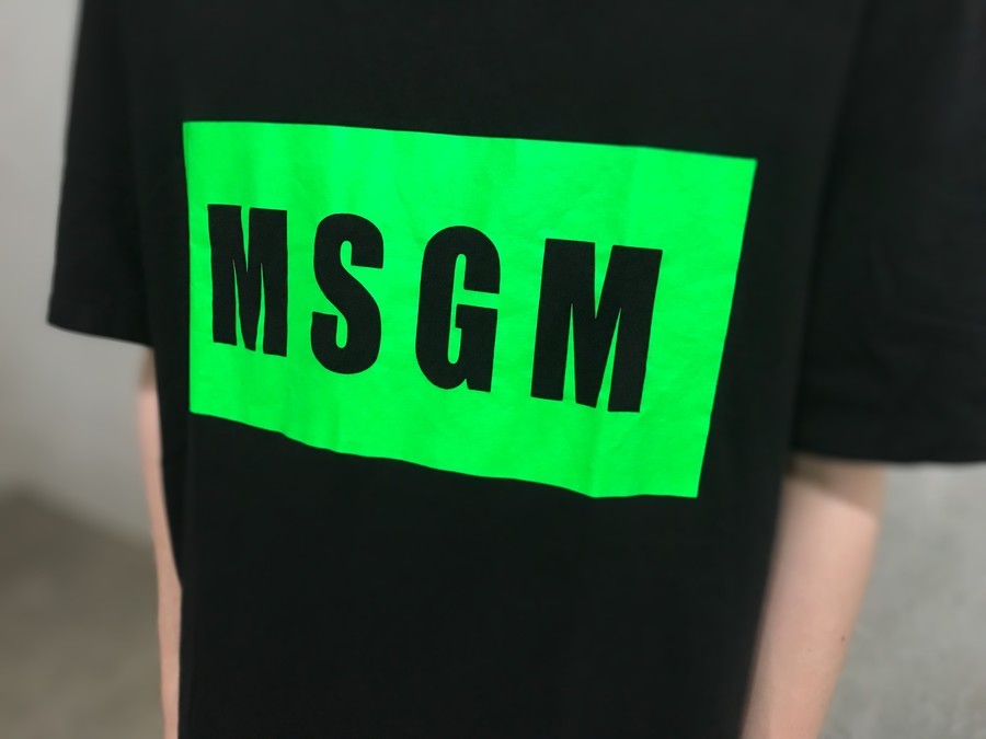 人気ブランド【MSGM/エムエスジーエム】よりボックスロゴTシャツ